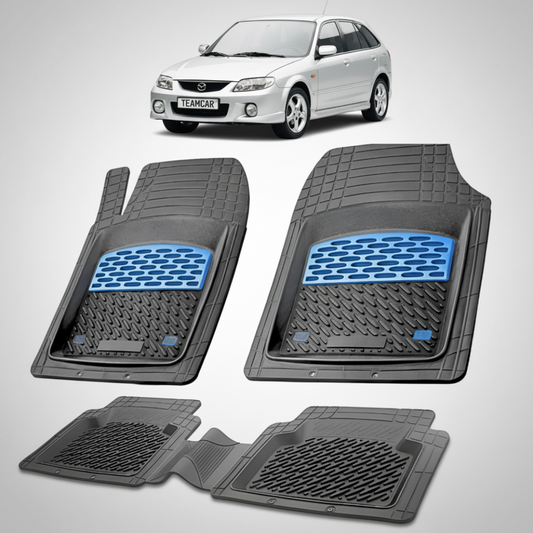 set de covorase din cauciuc negre cu accente albastre cu o mazda 323 bj facelift hatchback 5 usi argintie in fundal