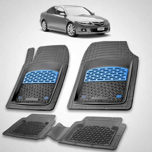 set de covorase din cauciuc negre cu accente albastre cu o mazda 6 gg facelift hatchback 5 usi gri inchis in fundal