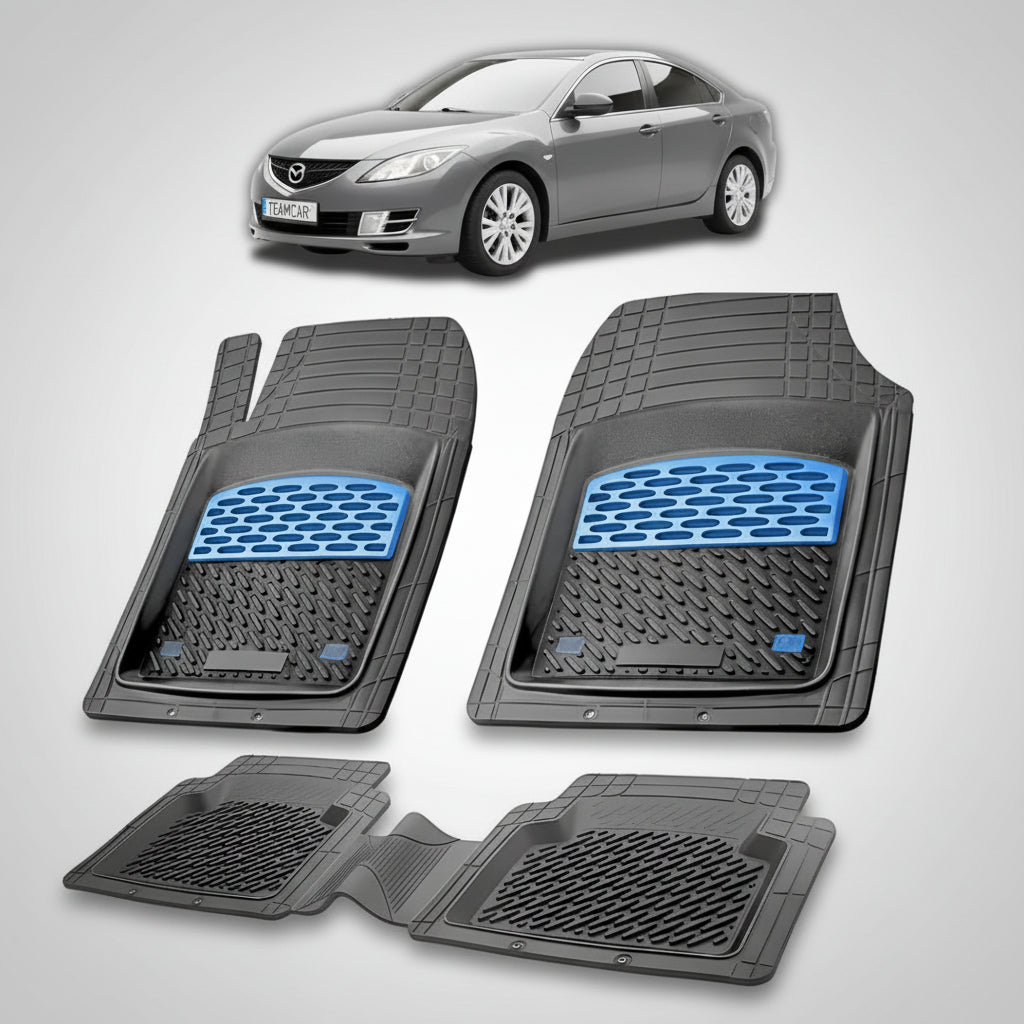 set de covorase din cauciuc negre cu accente albastre cu o mazda 6 gh sedan gri inchis in fundal