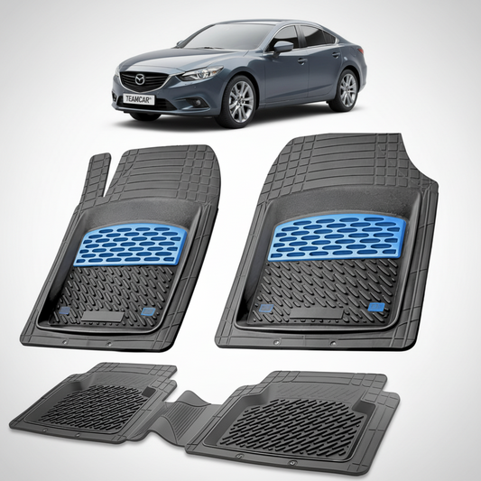 set de covorase din cauciuc negre cu accente albastre cu o mazda 6 gj/gl sedan albastru inchis in fundal
