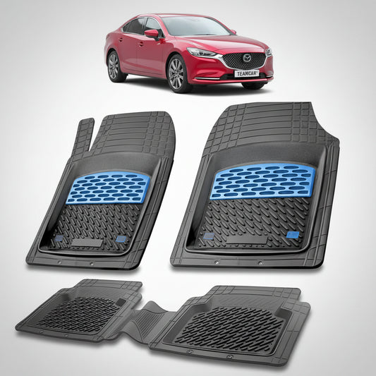 set de covorase din cauciuc negre cu accente albastre cu o mazda 6 gl facelift 2 sedan rosie in fundal