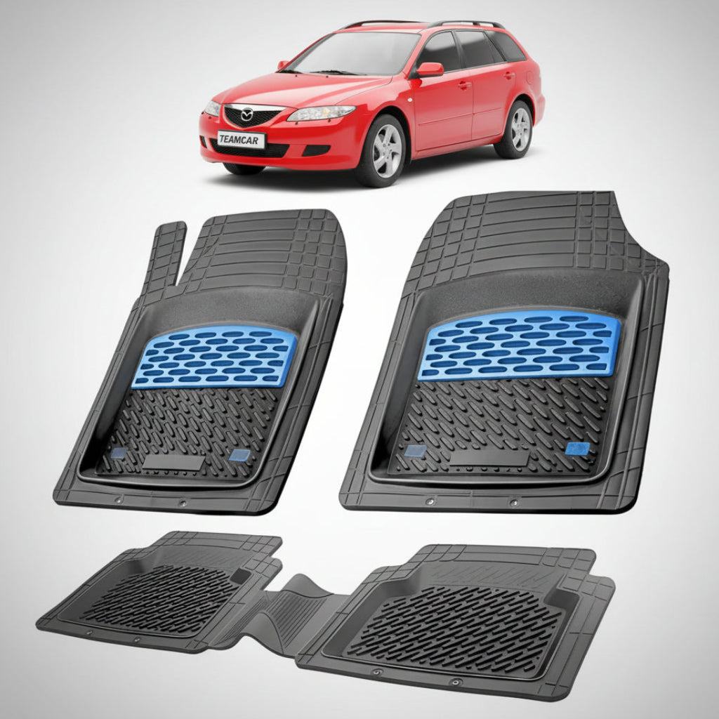 set de covorase din cauciuc negre cu accente albastre cu o mazda 6 gy combi rosie in fundal