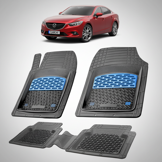 set de covorase din cauciuc negre cu accente albastre cu o mazda 6 generatia 3 rosie in fundal