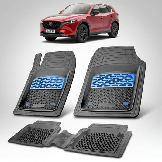 set de covorase din cauciuc negre cu accente albastre cu o mazda cx-5 kf facelift suv rosie in fundal