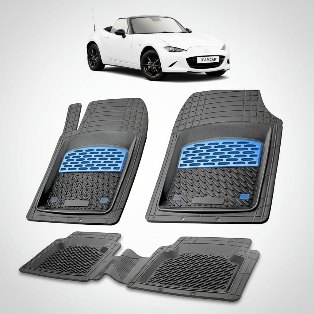 set de covorase din cauciuc negre cu accente albastre cu o mazda mx-5 nd soft top alba in fundal