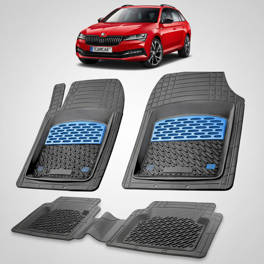set de covorase din cauciuc negre cu accente albastre cu o skoda superb iii combi facelift rosie in fundal