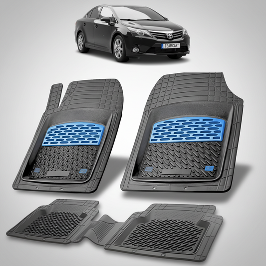 set de covorase din cauciuc negre cu accente albastre cu o toyota avensis t27 sedan neagra in fundal