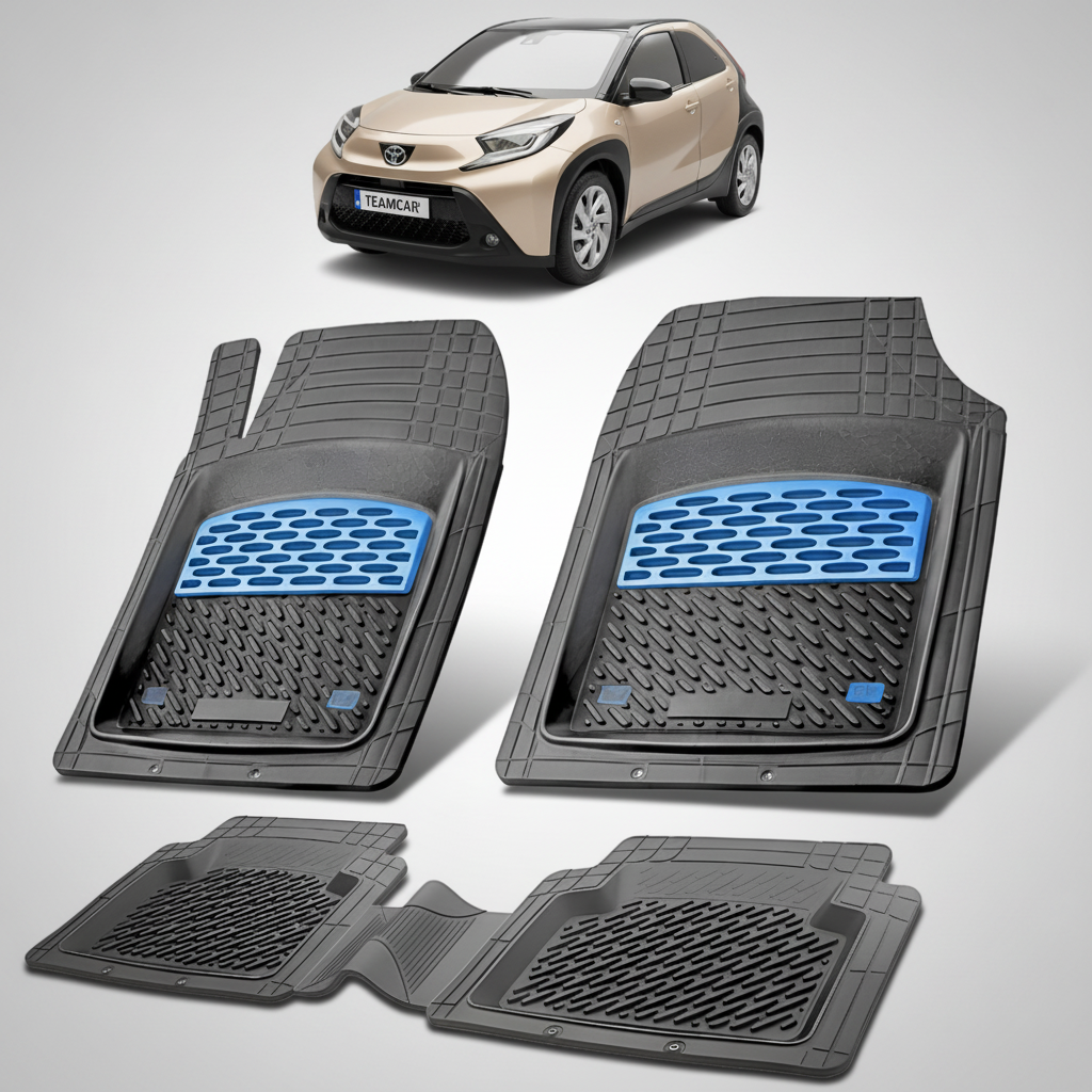 set de covorase din cauciuc negre cu accente albastre cu o toyota aygo ab70 crossover maro alba in fundal