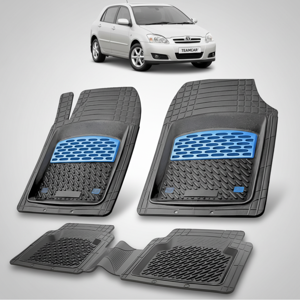 set de covorase din cauciuc negre cu accente albastre cu o toyota corolla e120 hatchback gri in fundal