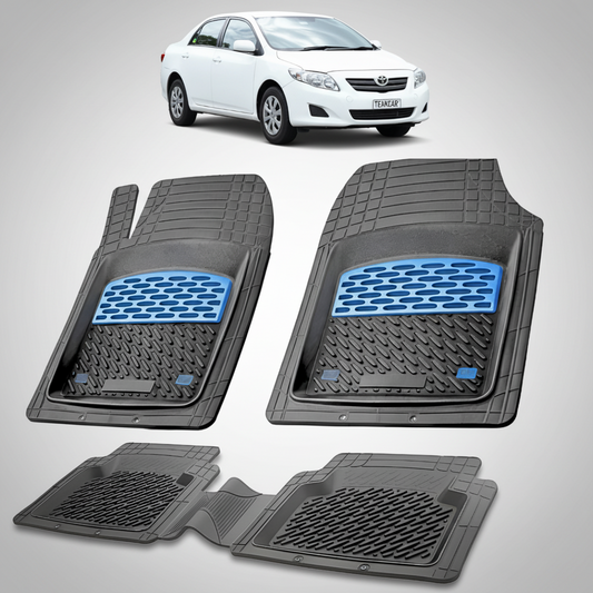 set de covorase din cauciuc negre cu accente albastre cu o toyota corolla e150 sedan alba in fundal