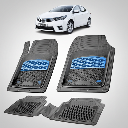 set de covorase din cauciuc negre cu accente albastre cu o toyota corolla e180 sedan alba in fundal