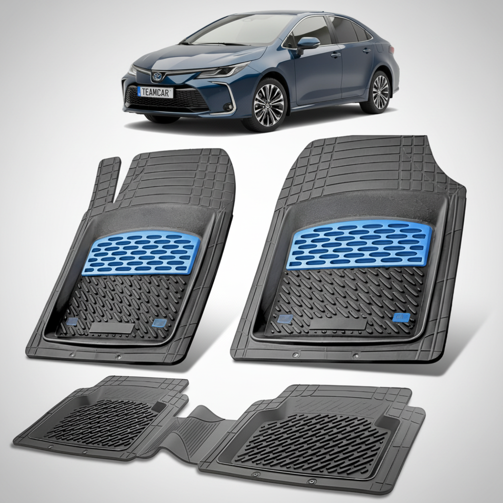 set de covorase din cauciuc negre cu accente albastre cu o toyota corolla e210 hatchback albastru inchis in fundal