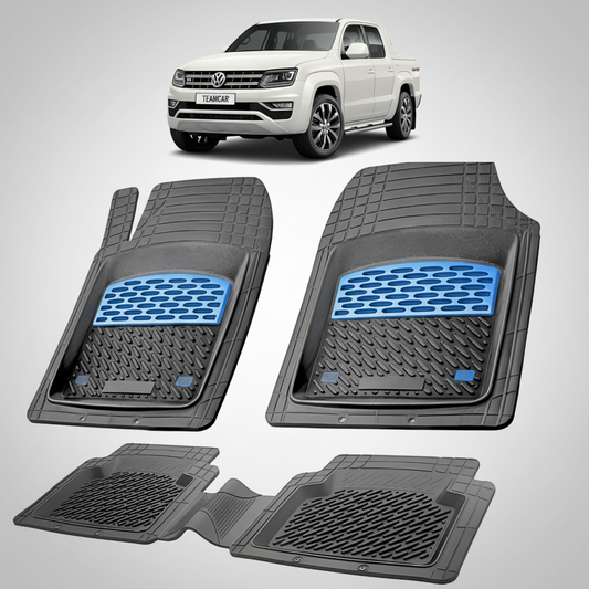 set de covorase din cauciuc negre cu accente albastre cu un volkswagen amarok 1 2h pickup alb in fundal
