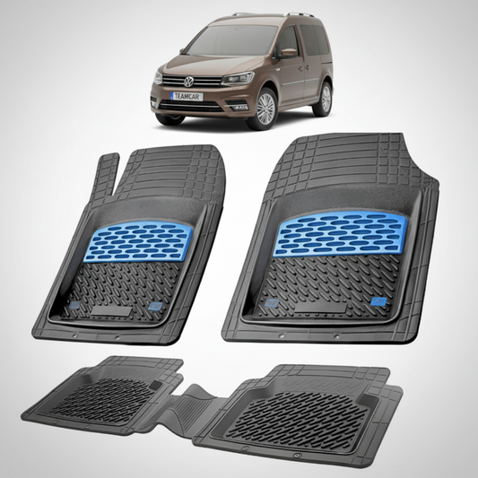 set de covorase din cauciuc negre cu accente albastre cu un volkswagen caddy 4 sa van combi maro inchis in fundal