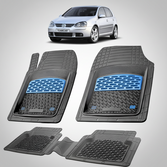 set de covorase din cauciuc negre cu accente albastre cu un volkswagen golf 5 hatchback 5 usi gri  in fundal