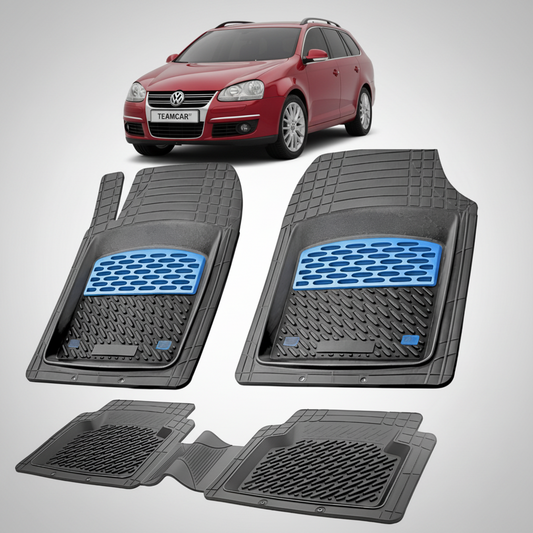 set de covorase din cauciuc negre cu accente albastre cu un volkswagen golf 5 variant rosu  in fundal