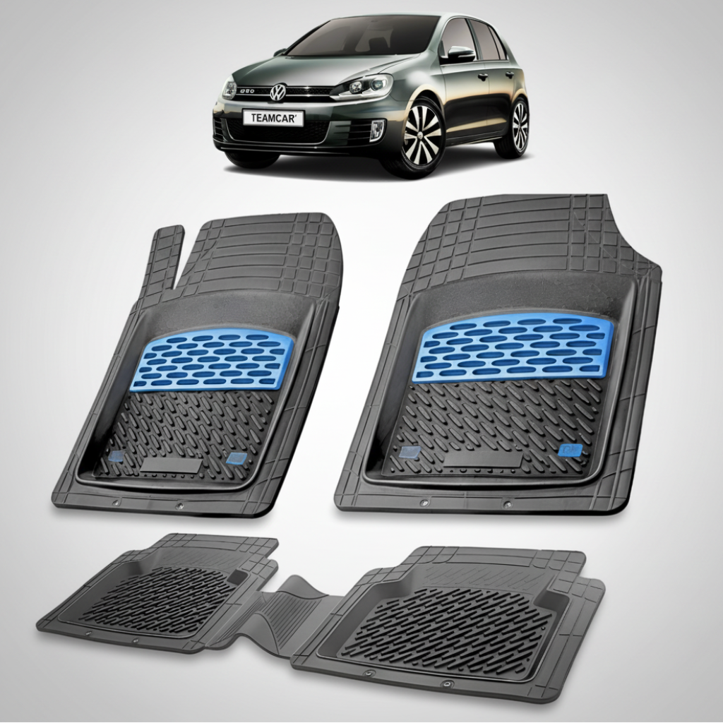set de covorase din cauciuc negre cu accente albastre cu un Volkswagen golf 6 negru in fundal