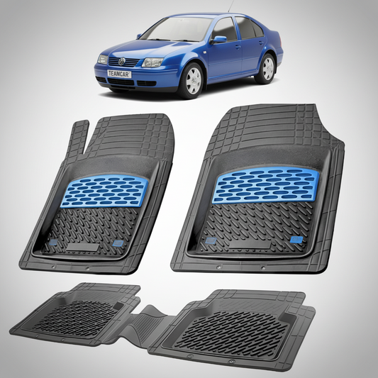 set de covorase din cauciuc negre cu accente albastre cu un volkswagen jetta 4 sedan albastru in fundal