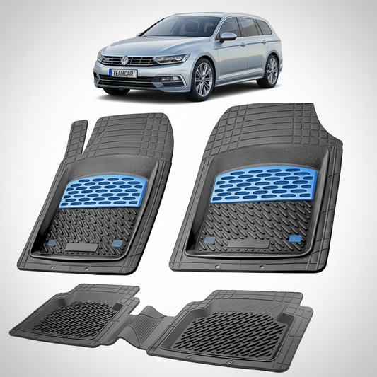 set de covorase din cauciuc negre cu accente albastre cu un volkswagen passat b8 combi gri metalizat in fundal