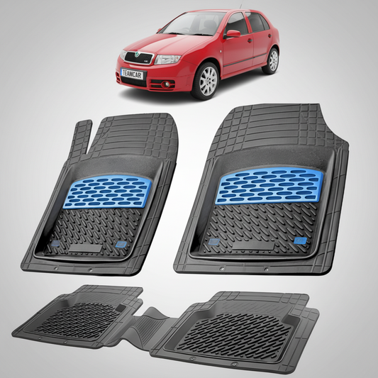 set de covorase din cauciuc negre cu accente albastre cu o skoda fabia i hatchback rosie in fundal