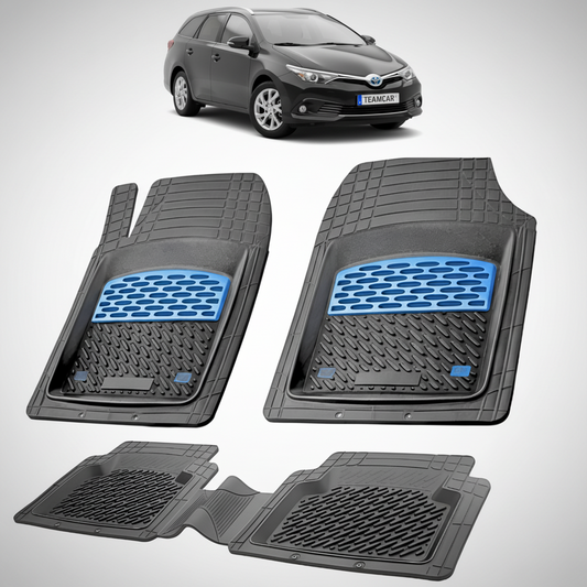 set de covorase din cauciuc negre cu accente albastre cu o toyota auris touring sports e180 neagra in fundal