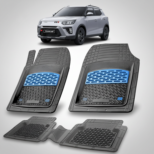 Set de covorașe auto cu o mașină kgm tivoli în fundal