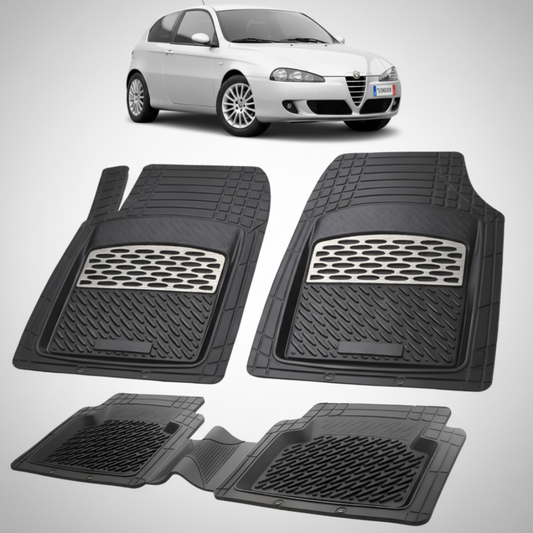 set de covorase din cauciuc negre cu accente gri cu o alfa romeo 147 hatchback gri in fundal