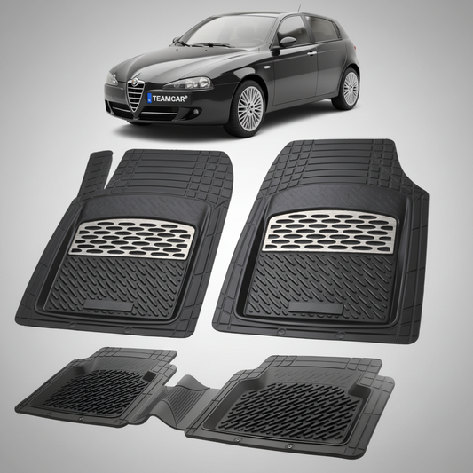 set de covorase din cauciuc negre cu accente gri cu o alfa romeo 147 hatchback negru in fundal