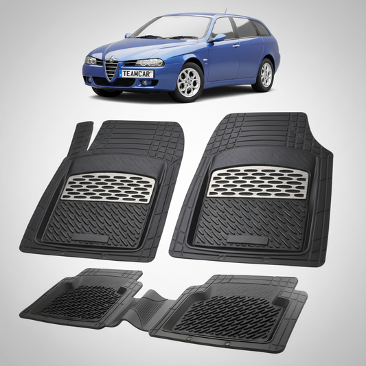 set de covorase din cauciuc negre cu accente gri cu o alfa romeo 156 sportwagon albastra in fundal