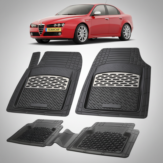 set de covorase din cauciuc negre cu accente gri cu o alfa romeo 159 rosie in fundal