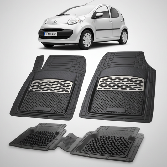 set de covorase din cauciuc negre cu accente gri cu un citroen c1 hatchback pre-facelift argintiu in fundal