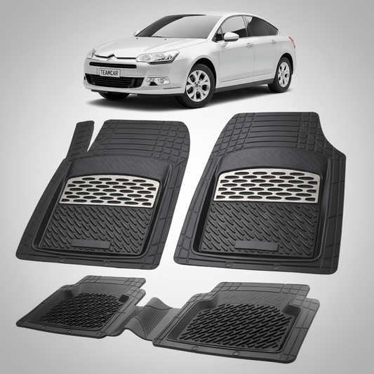 set de covorase din cauciuc negre cu accente gri cu un citroen c5 sedan gen2 argintiu in fundal