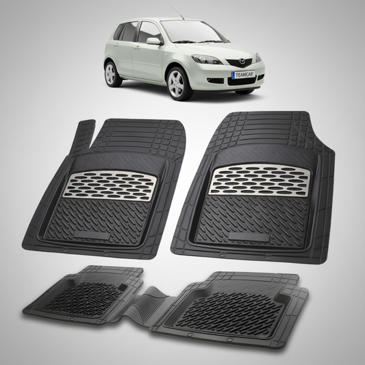 set de covorase din cauciuc negre cu accente gri cu o mazda 2 generatia i argintie in fundal