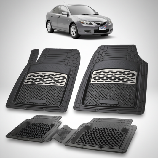 set de covorase din cauciuc negre cu accente gri cu o mazda 3 bk facelift sedan gri inchis in fundal