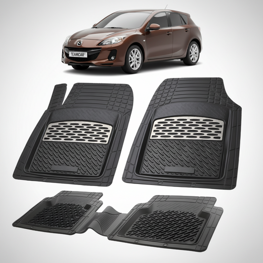 set de covorase din cauciuc negre cu accente gri cu o mazda 3 bl hatchback maro in fundal
