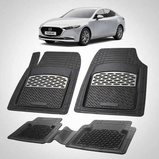 set de covorase din cauciuc negre cu accente gri cu o mazda 3 bp sedan argintie in fundal