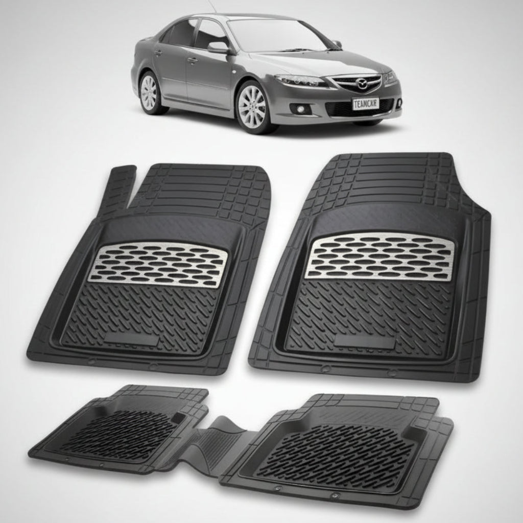 set de covorase din cauciuc negre cu accente gri cu o mazda 6 gg facelift hatchback 5 usi gri inchis in fundal
