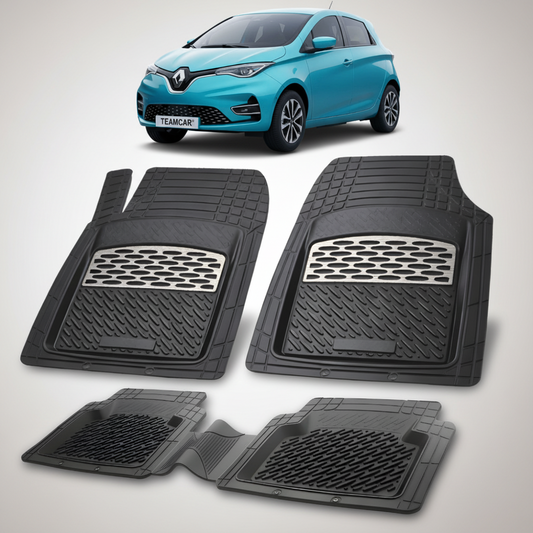 set de covorase din cauciuc negre cu accente gri cu o renault zoe hatchback electric albastra in fundal