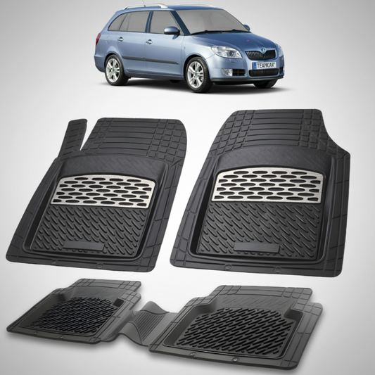 set de covorase din cauciuc negre cu accente gri cu o skoda fabia ii combi albastra in fundal