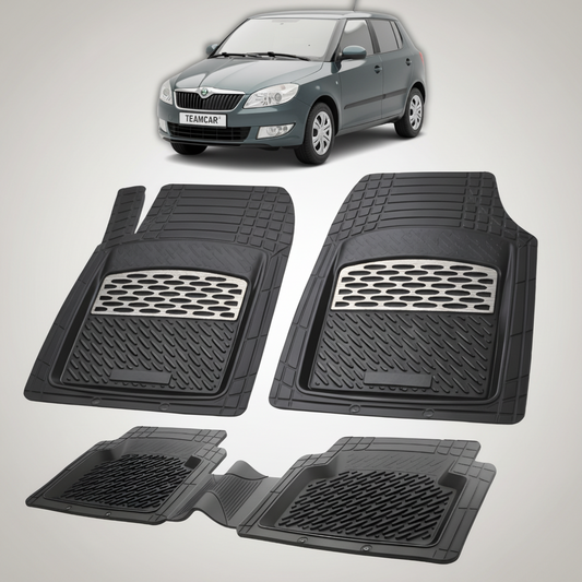 set de covorase din cauciuc negre cu accente gri cu o skoda fabia ii hatchback  gri  in fundal