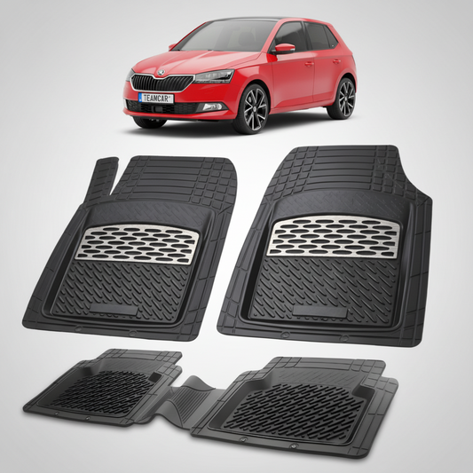 set de covorase din cauciuc negre cu accente gri cu o skoda fabia iii hatchback facelift rosie in fundal