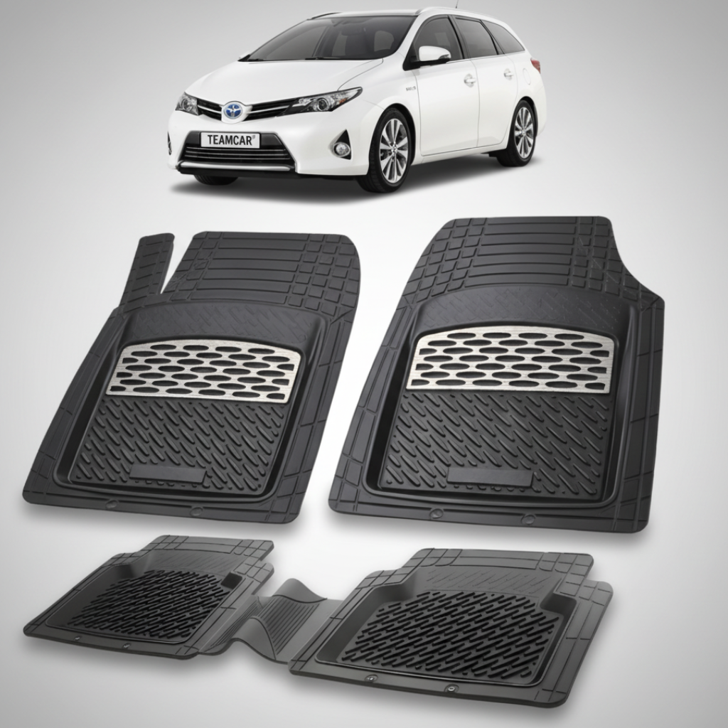 set de covorase din cauciuc negre cu accente gri cu o toyota auris touring sports e180 alba in fundal