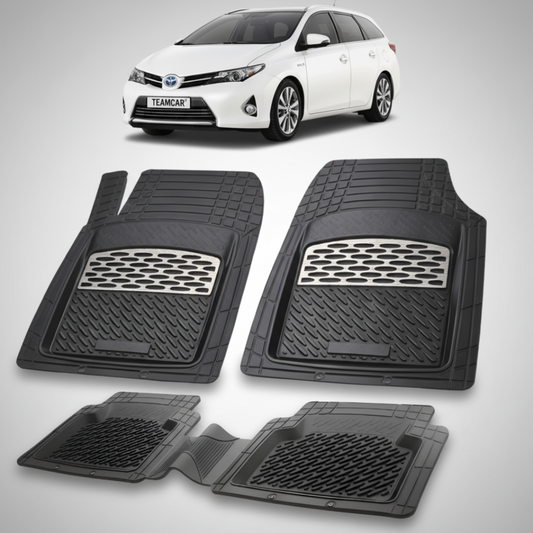 set de covorase din cauciuc negre cu accente gri cu o toyota auris touring sports e180 alba in fundal