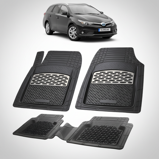 set de covorase din cauciuc negre cu accente gri cu o toyota auris touring sports e180 neagra in fundal