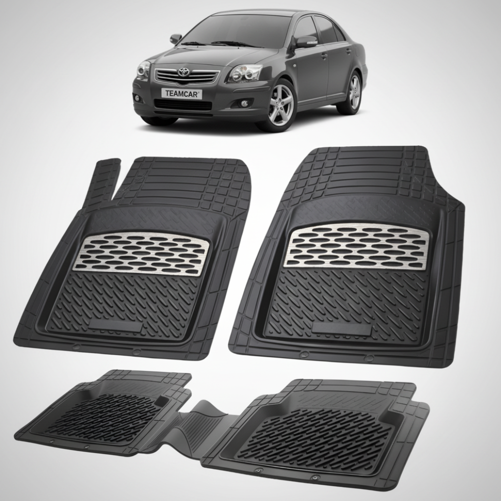set de covorase din cauciuc negre cu accente gri cu o toyota avensis t25 sedan neagra in fundal