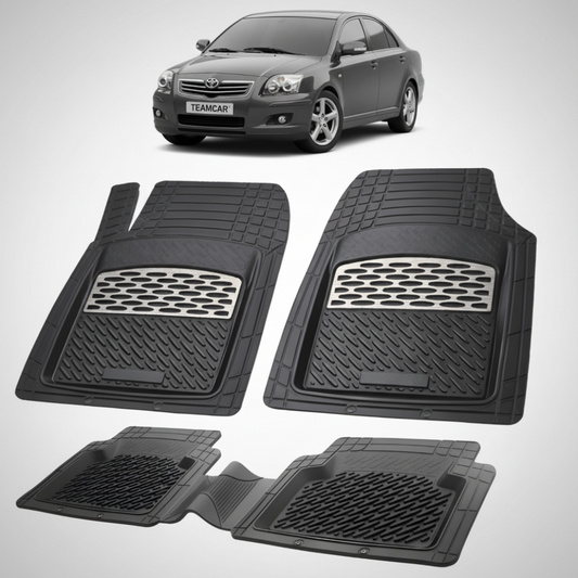 set de covorase din cauciuc negre cu accente gri cu o toyota avensis t25 sedan neagra in fundal