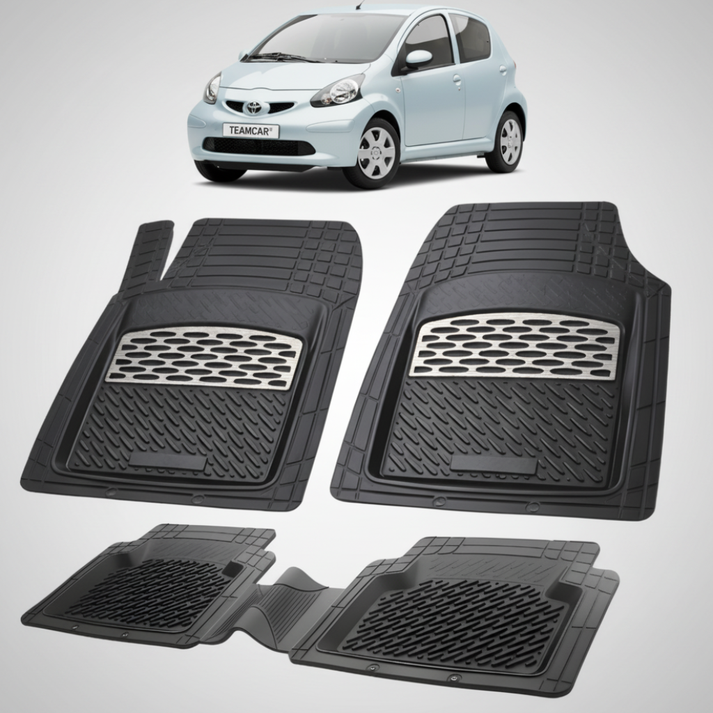 set de covorase din cauciuc negre cu accente gri cu o toyota aygo ab10 hatchback gri in fundal