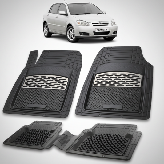 set de covorase din cauciuc negre cu accente gri cu o toyota corolla e120 hatchback gri in fundal