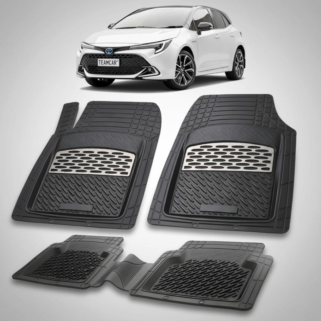 set de covorase din cauciuc negre cu accente gri cu o toyota corolla e210 hatchback argintie in fundal