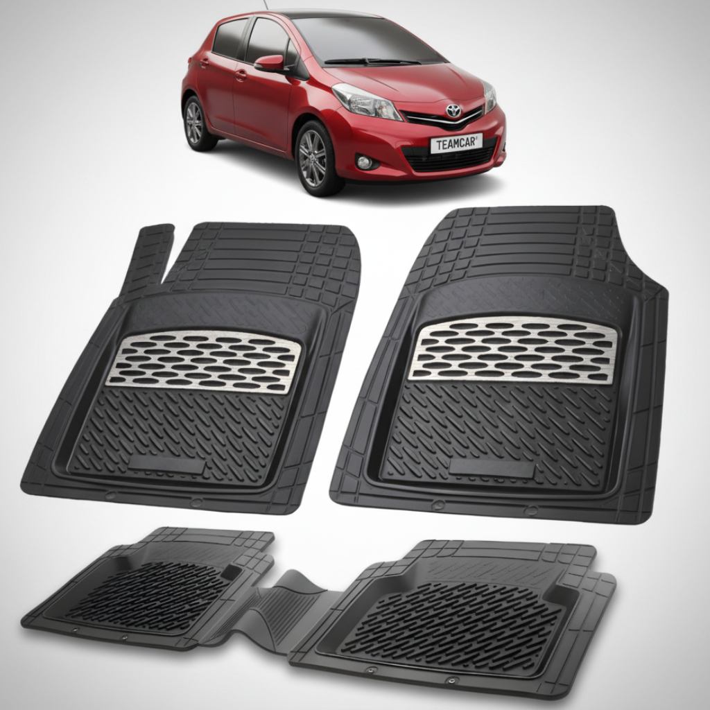 set de covorase din cauciuc negre cu accente gri cu o toyota yaris xp130 hatchback rosie in fundal